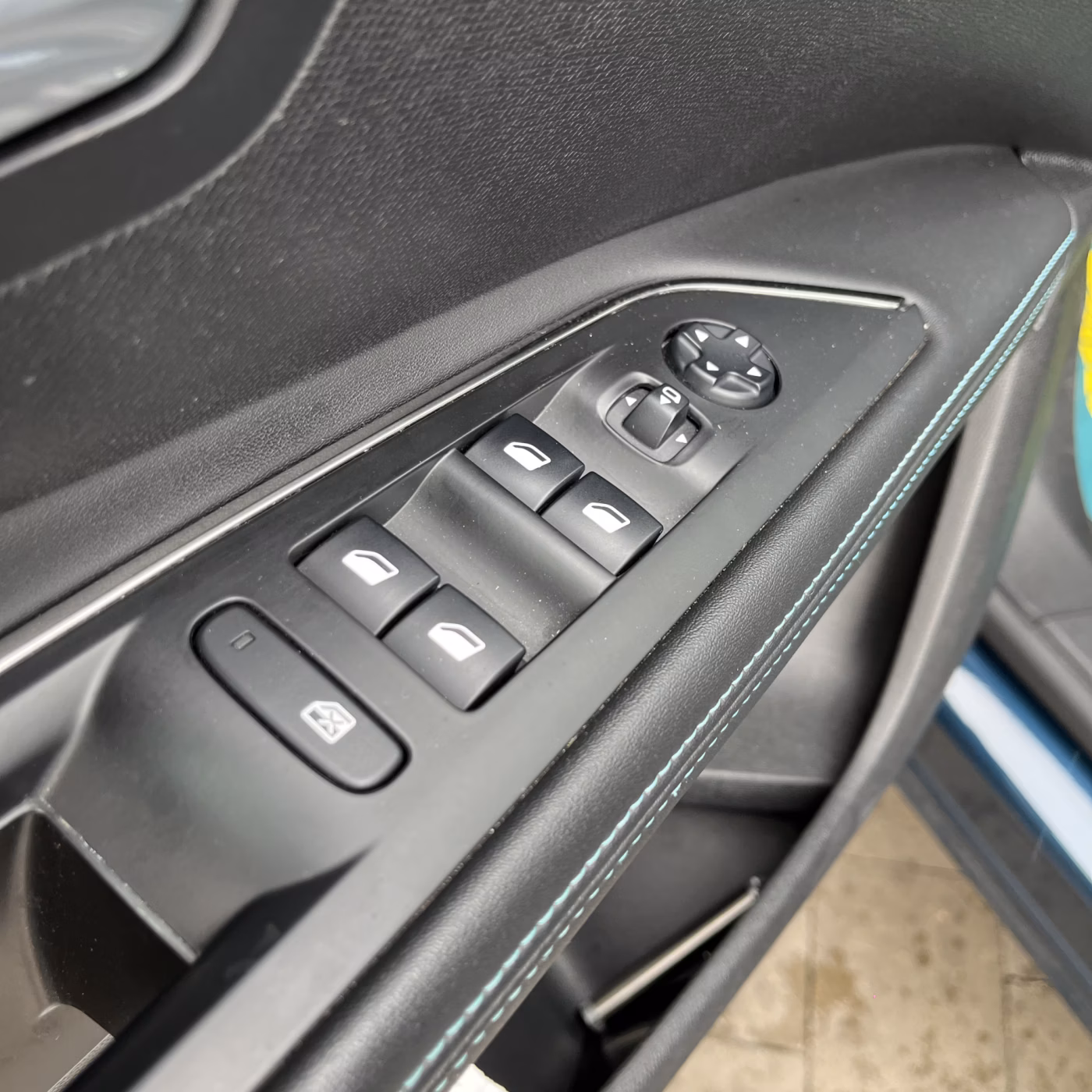 Peugeot 5008 фото 11