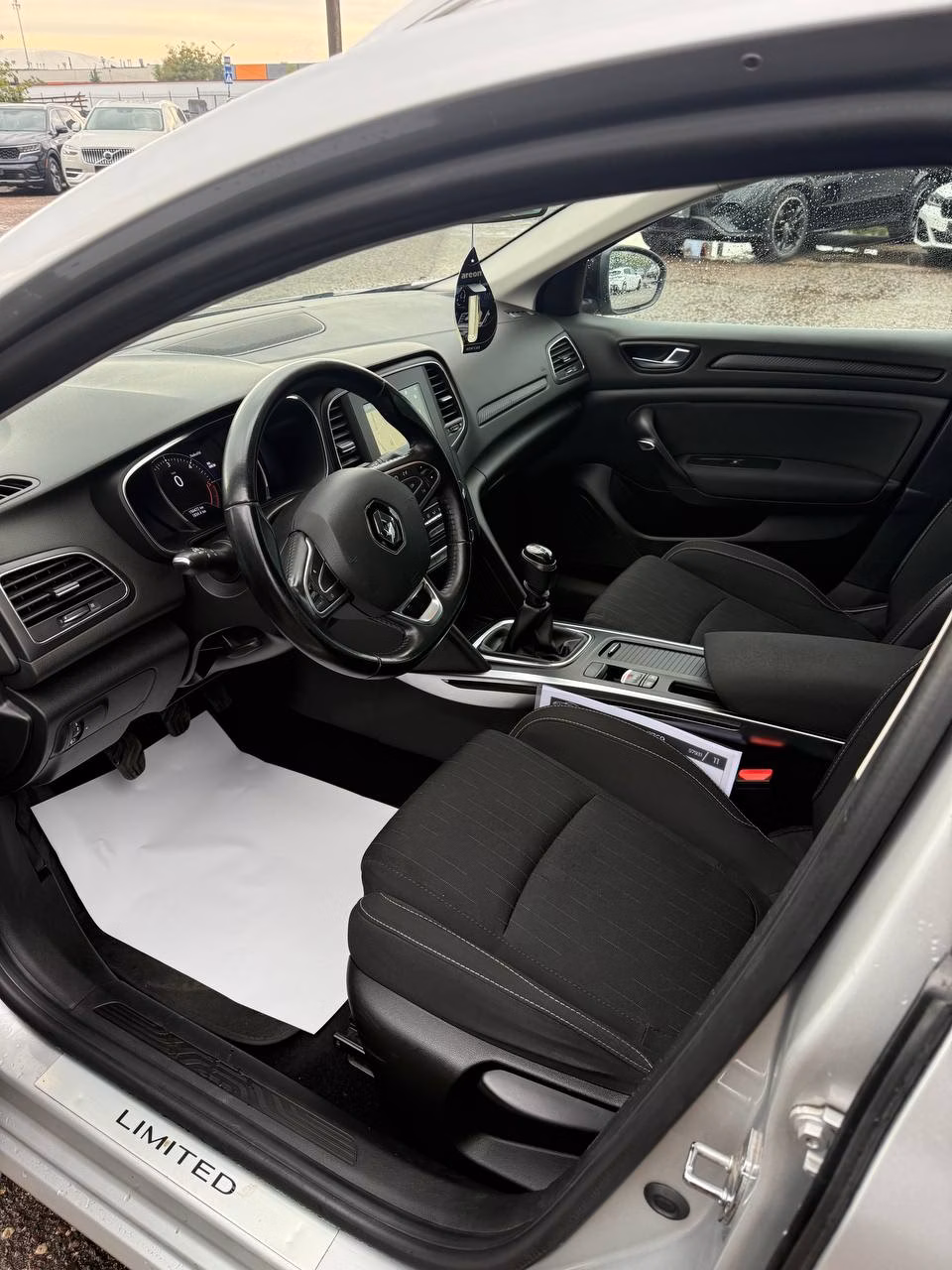 Renault Megane фото 10