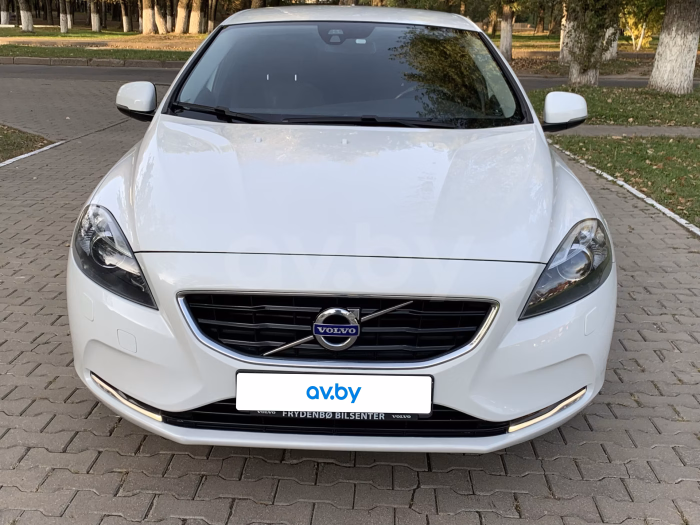 Volvo V40 фото 9