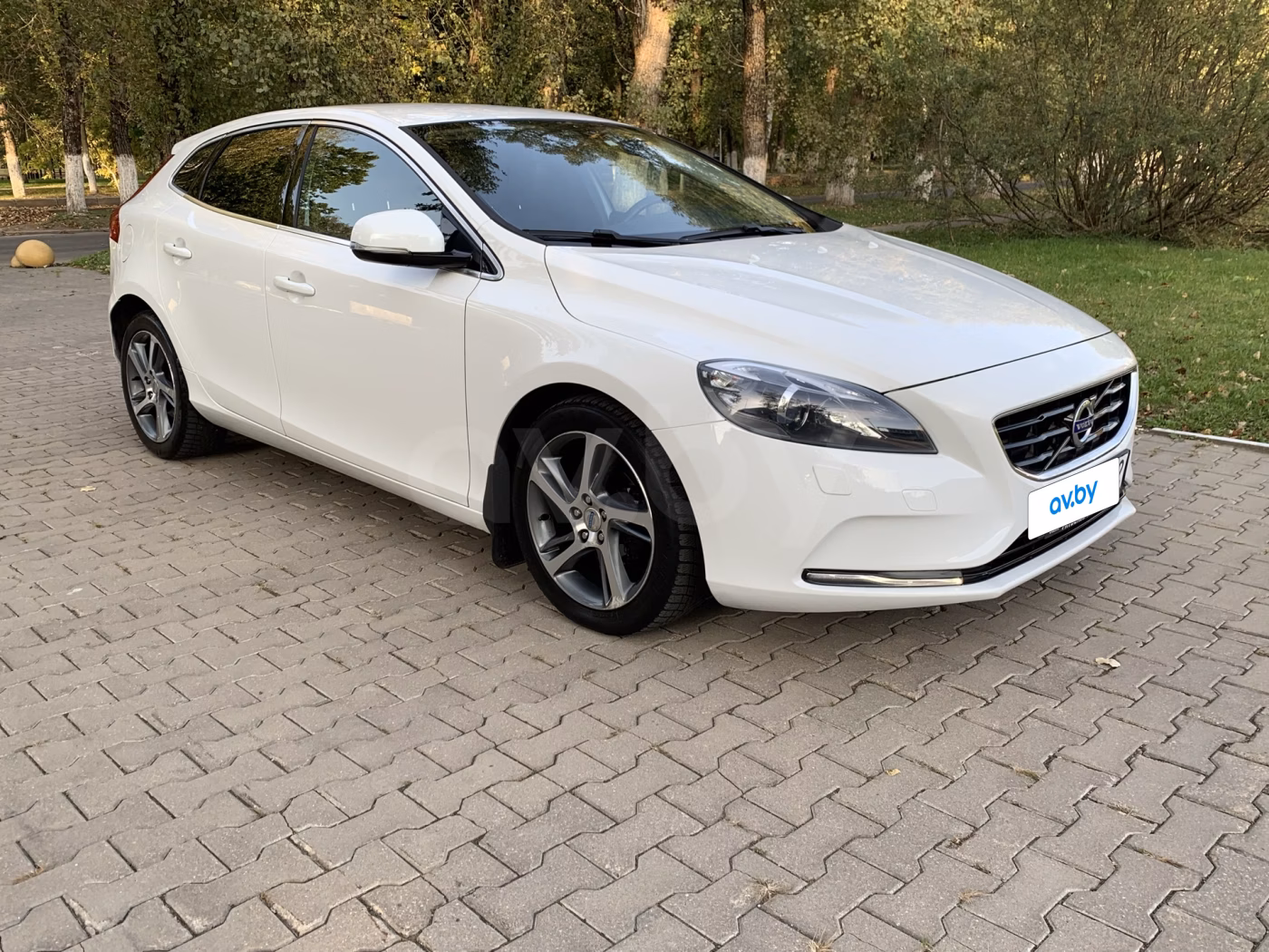 Volvo V40 фото 12