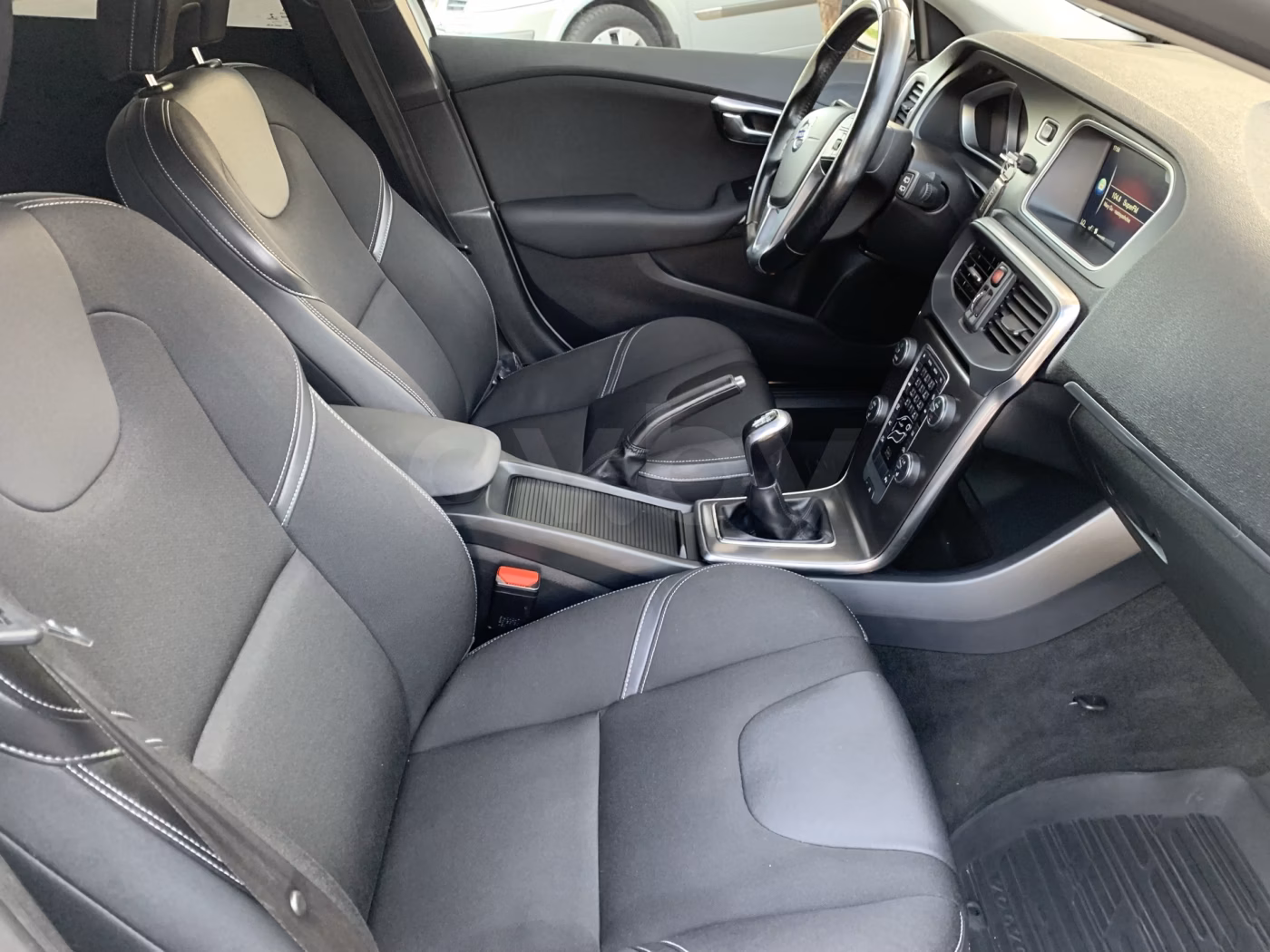 Volvo V40 фото 16