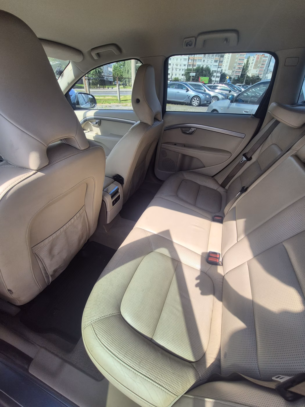 Volvo V70 фото 11