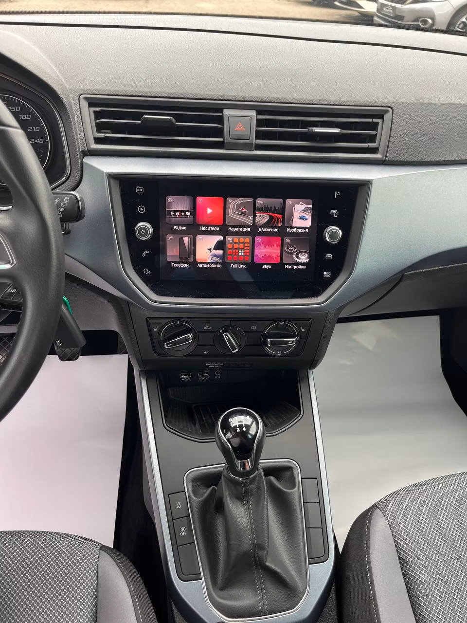 SEAT Arona фото 11