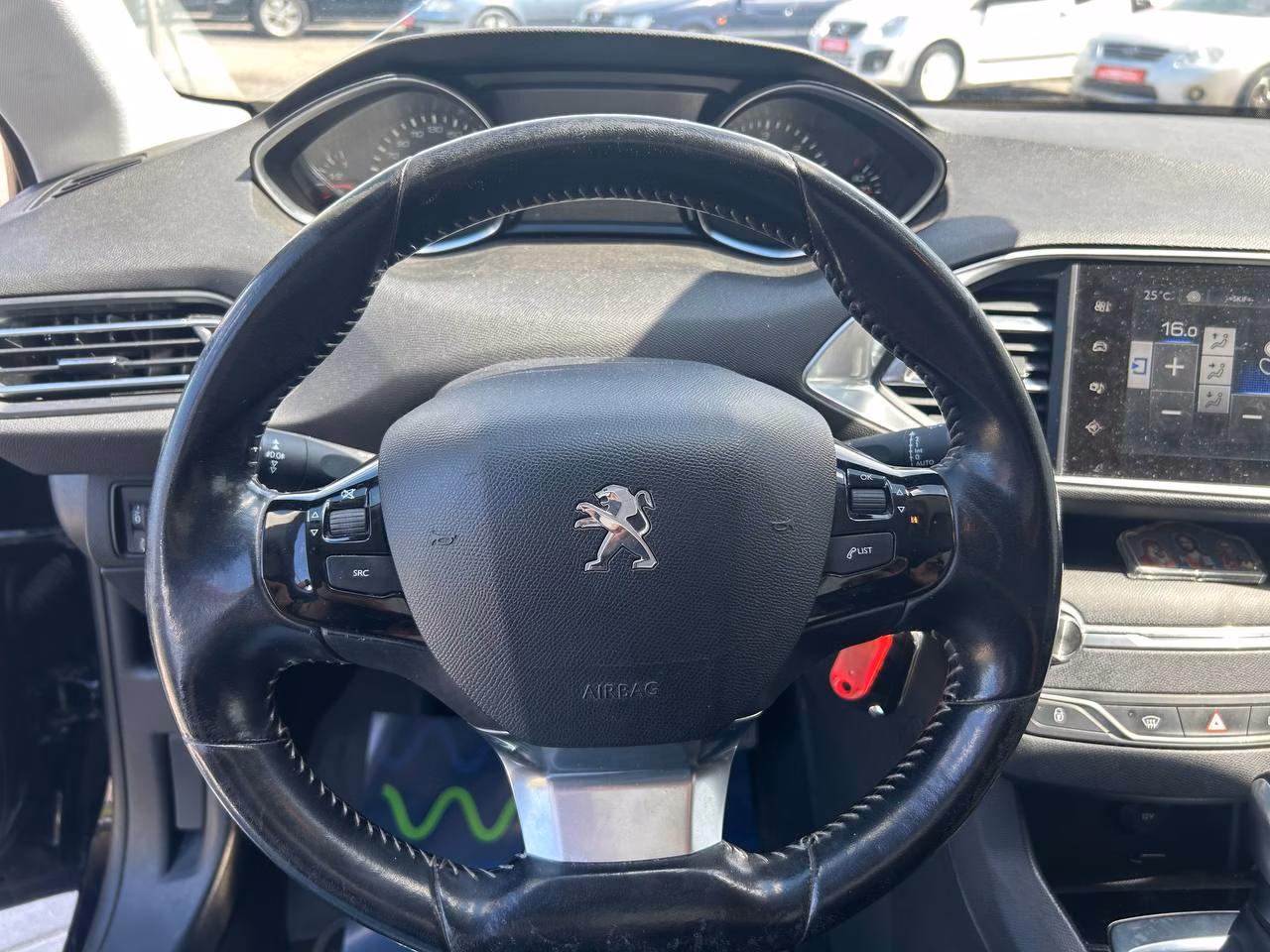 Peugeot 308 фото 10