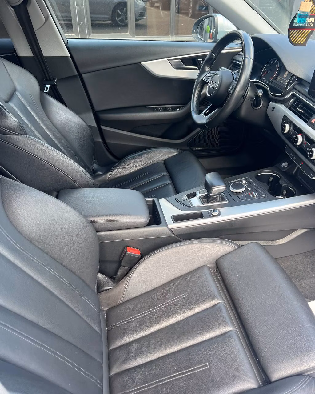 Audi A4 фото 14
