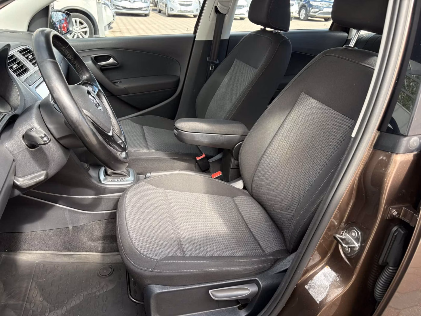 Volkswagen Polo Sedan фото 10
