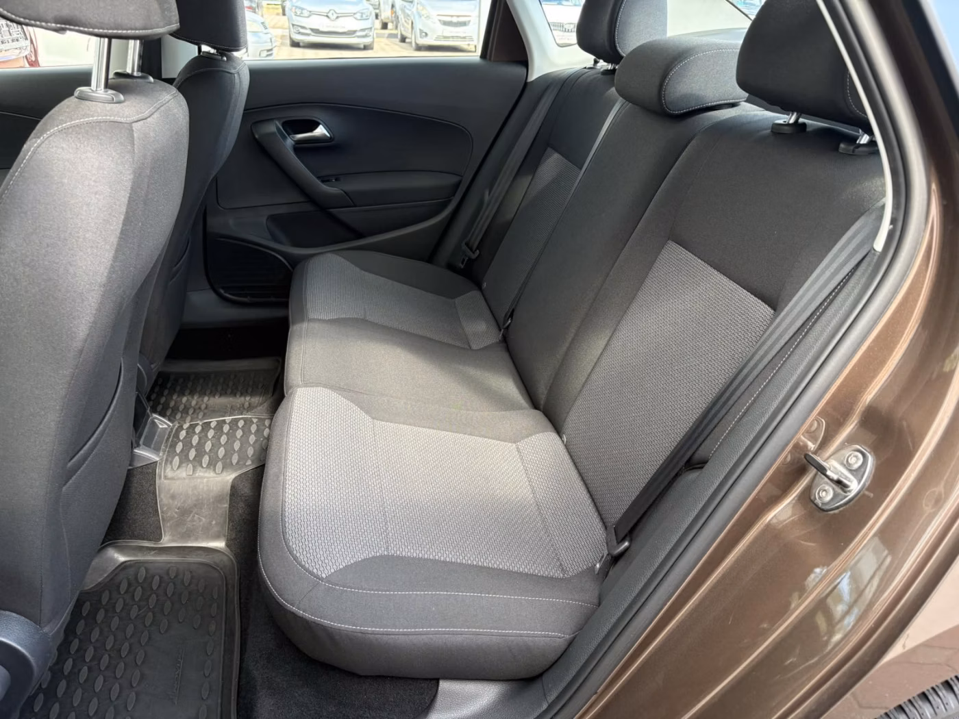 Volkswagen Polo Sedan фото 11