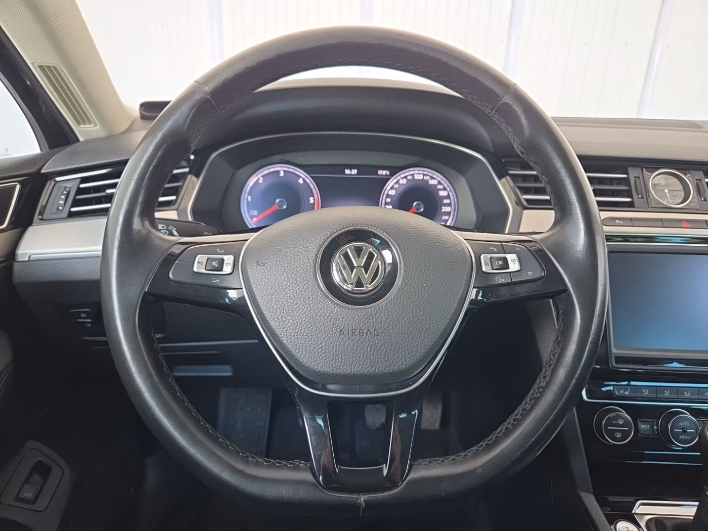 Volkswagen Passat фото 10