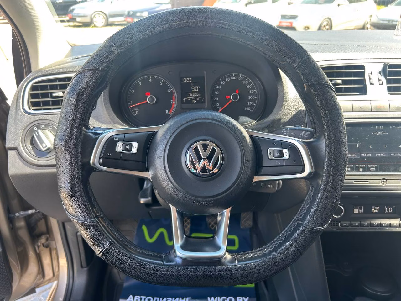 Volkswagen Polo Sedan фото 10