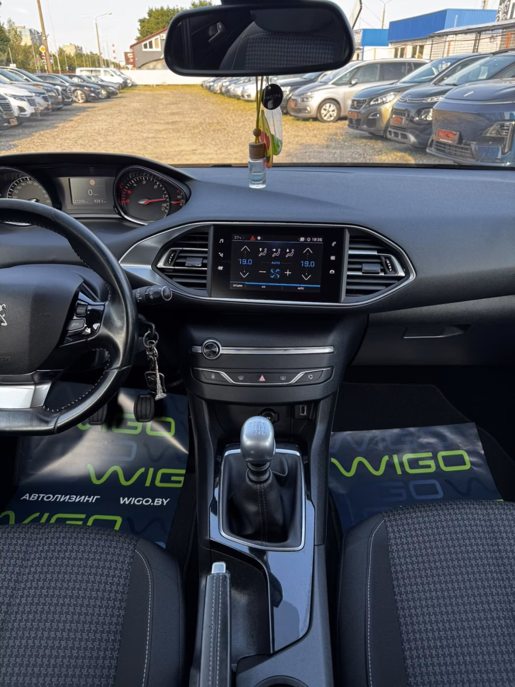 Peugeot 308 фото 14