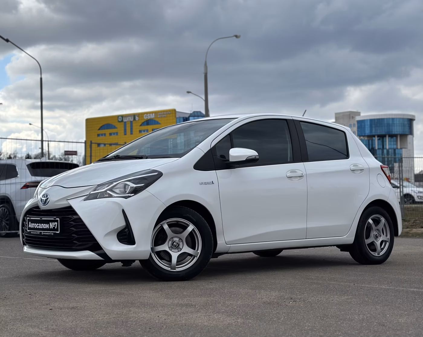 Toyota Yaris фото 2