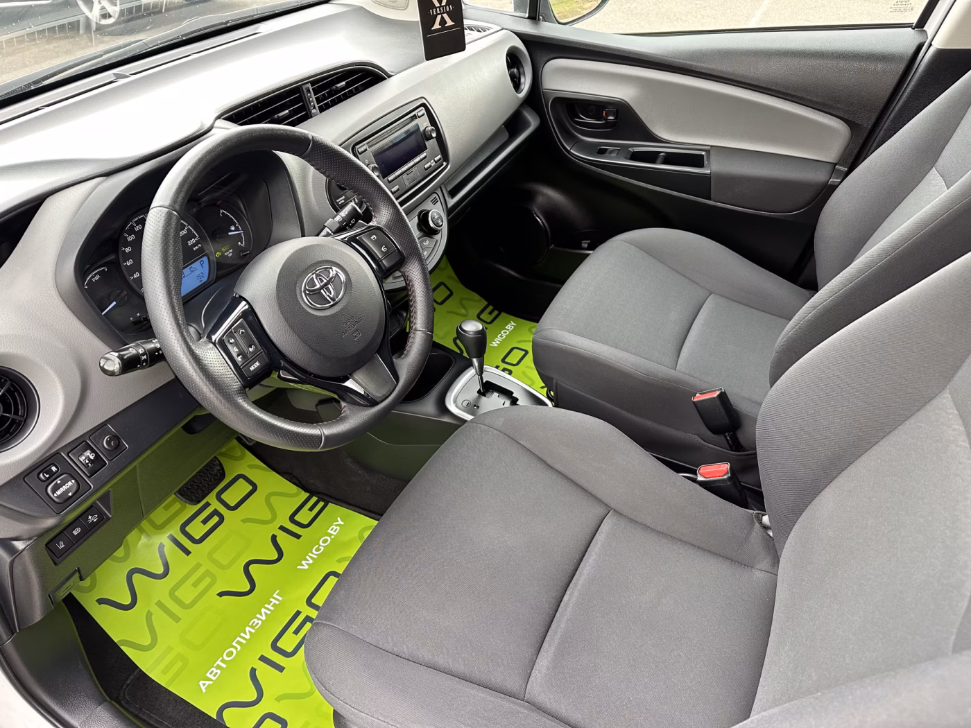 Toyota Yaris фото 8