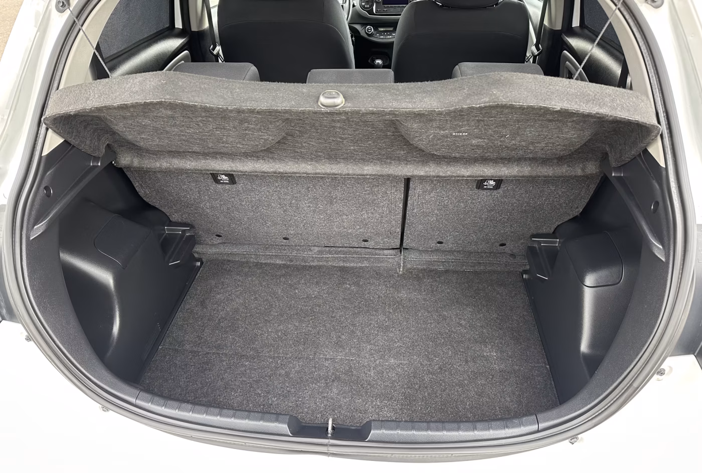 Toyota Yaris фото 10
