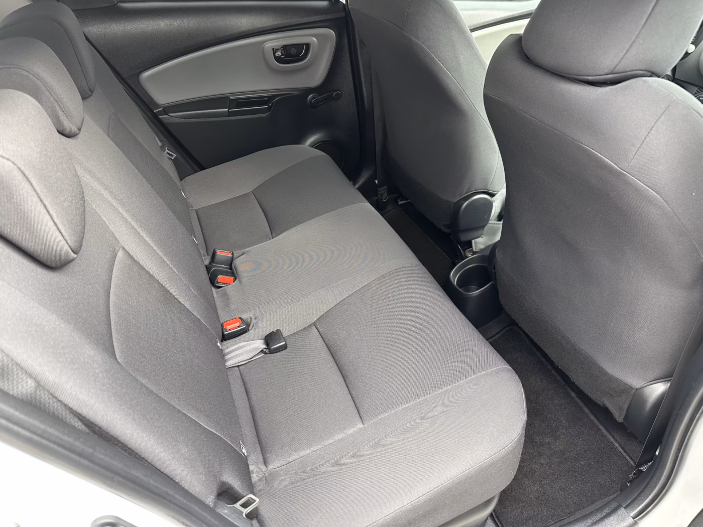 Toyota Yaris фото 11