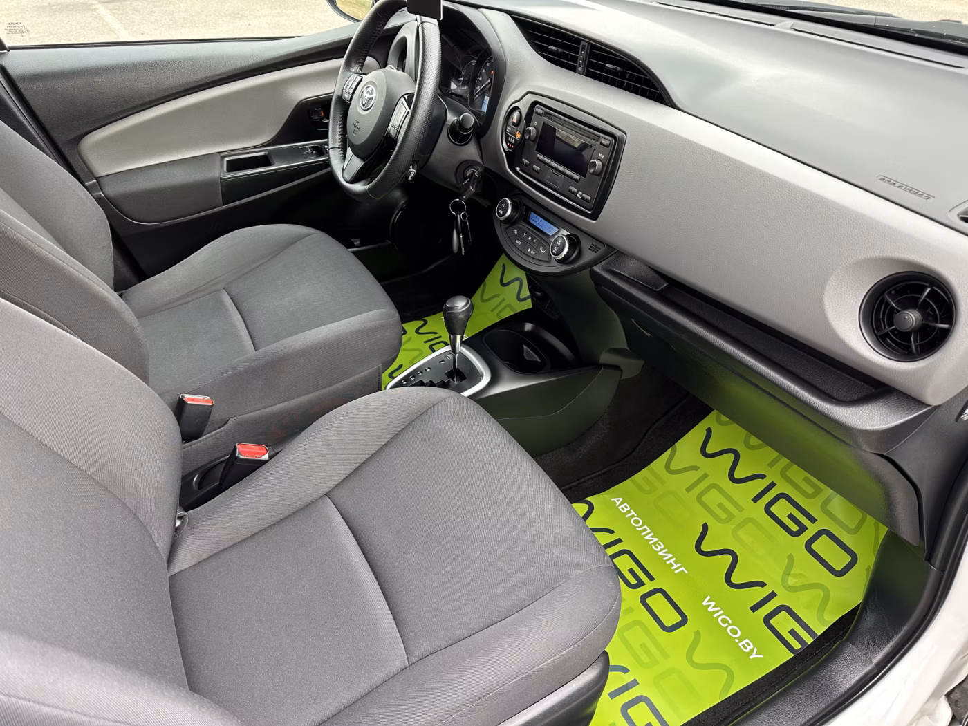 Toyota Yaris фото 12
