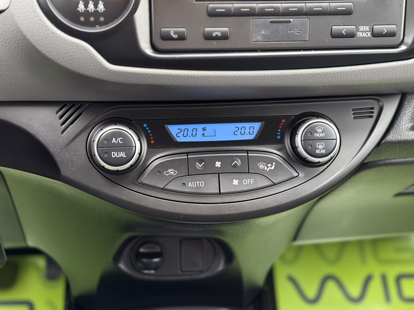 Toyota Yaris фото 18