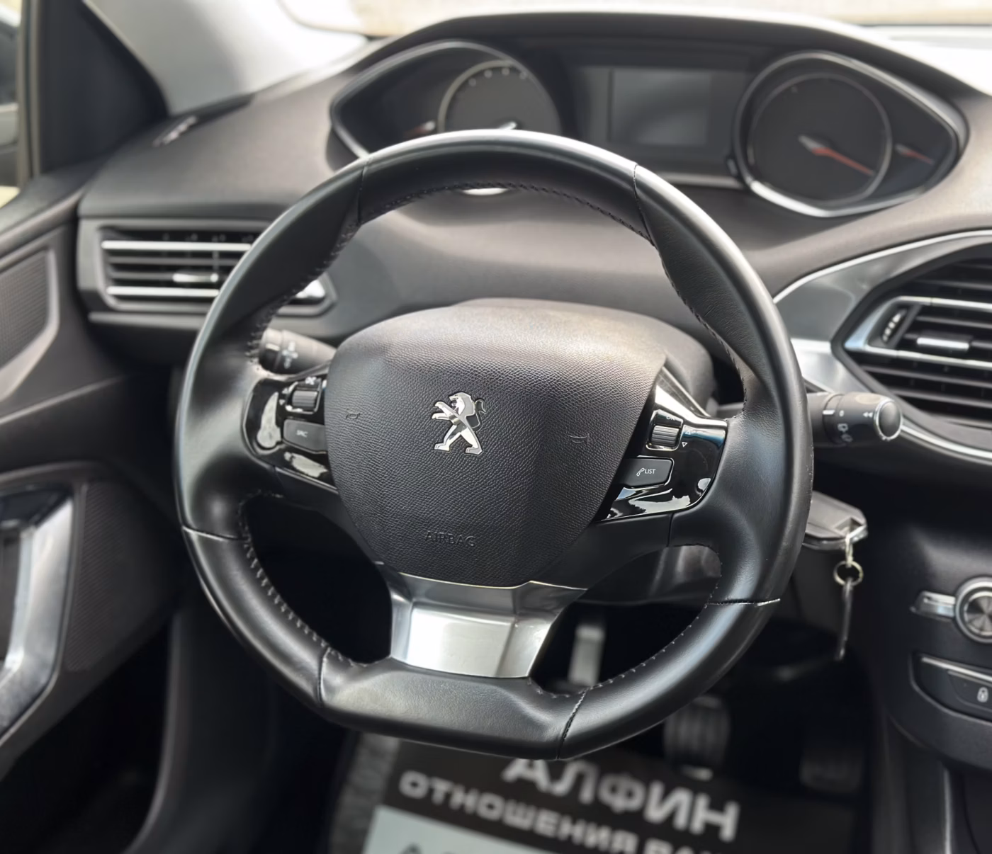 Peugeot 308 фото 14