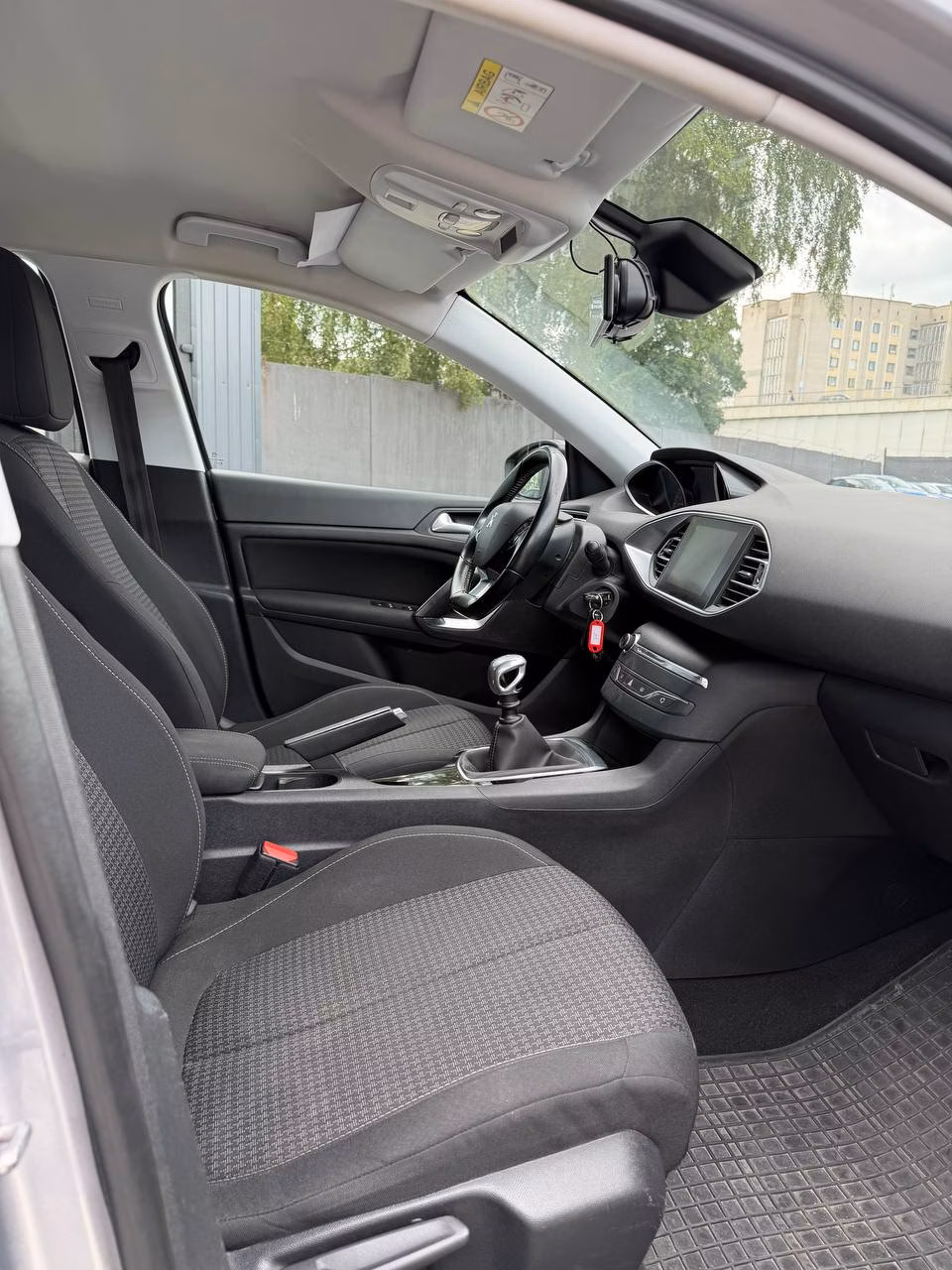 Peugeot 308 фото 12