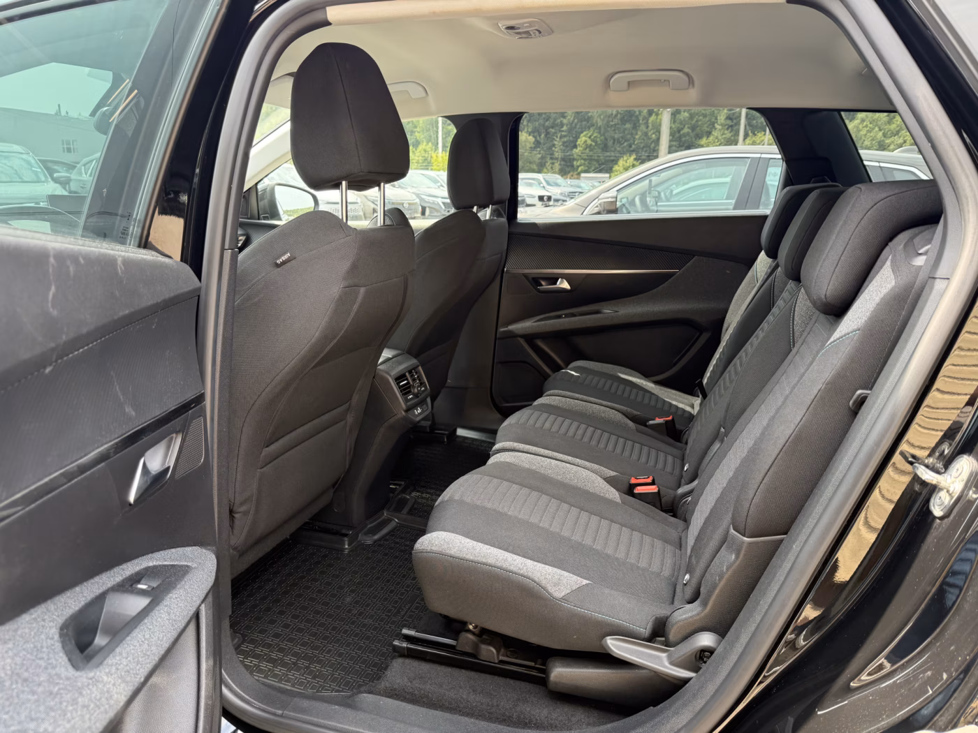 Peugeot 5008 фото 10
