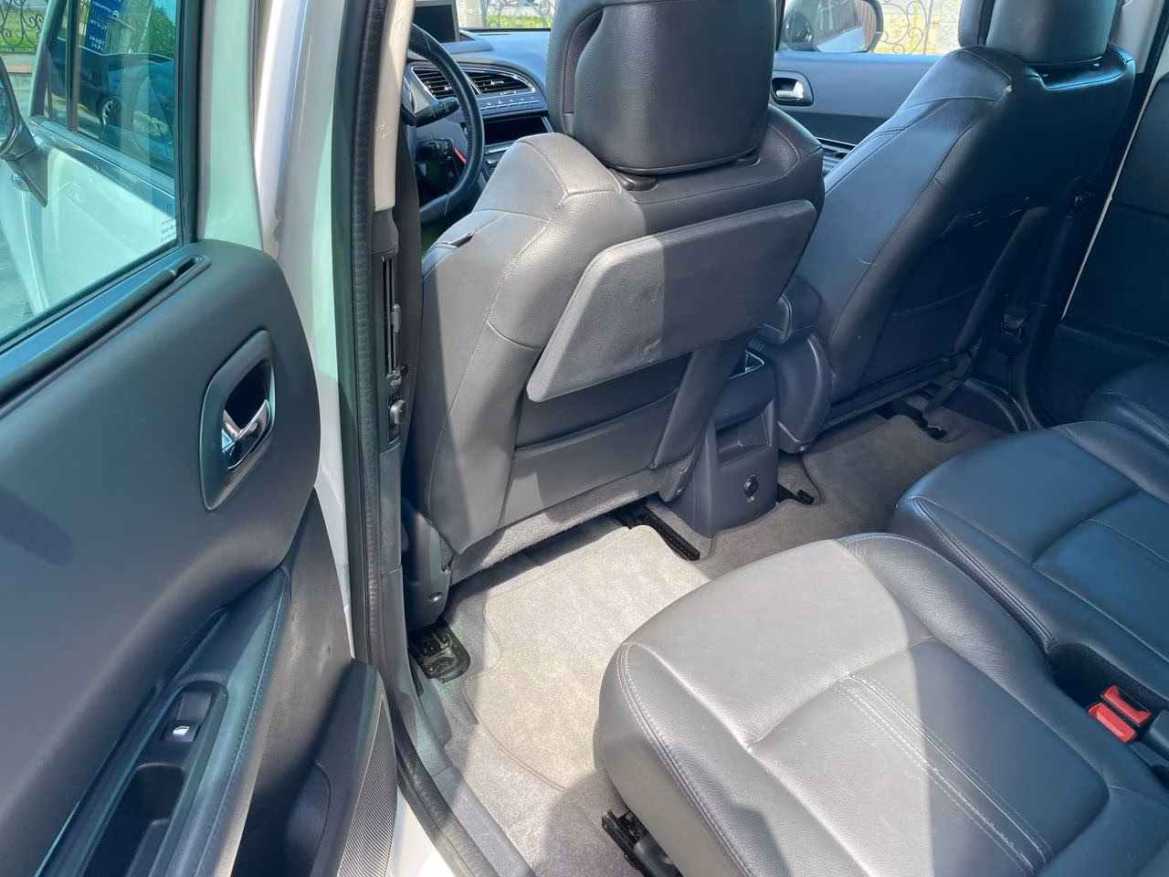 Peugeot 5008 фото 10