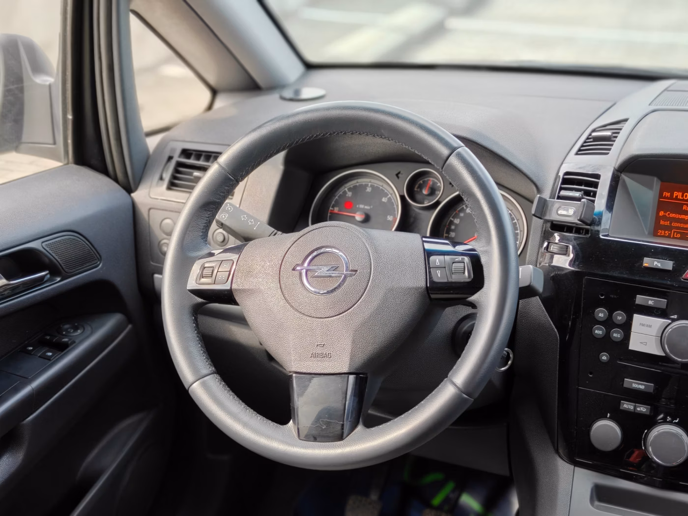Opel Zafira фото 10
