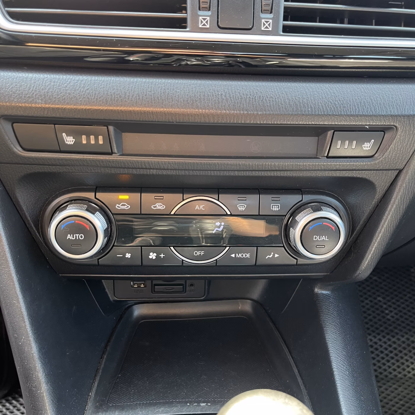 Mazda 3 фото 13