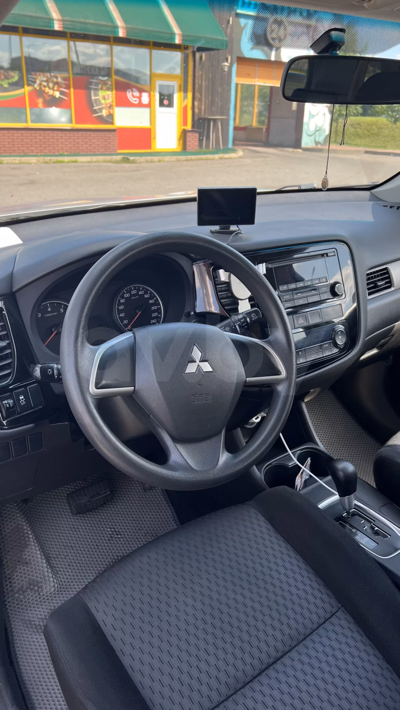 Mitsubishi Outlander фото 3