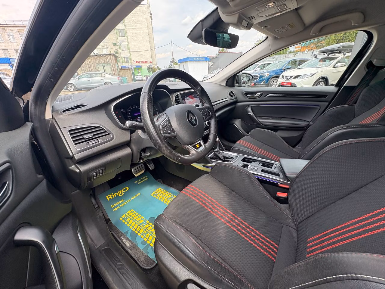 Renault Megane фото 9