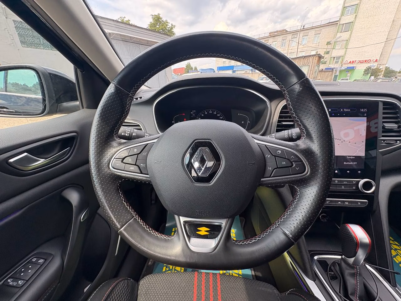Renault Megane фото 12