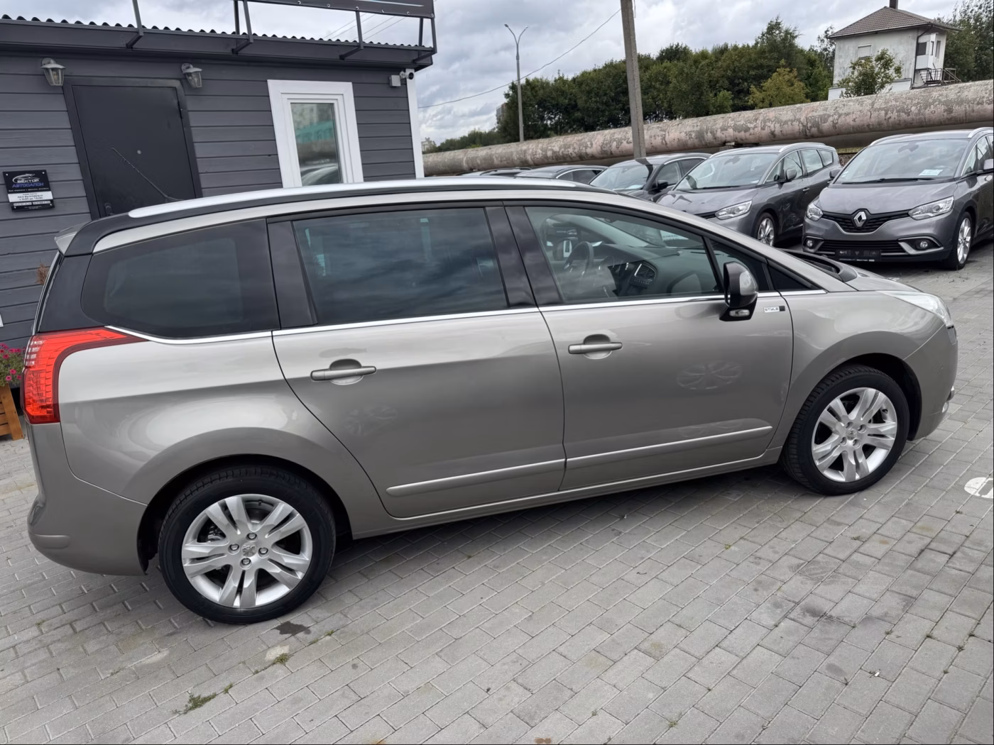 Peugeot 5008 фото 8