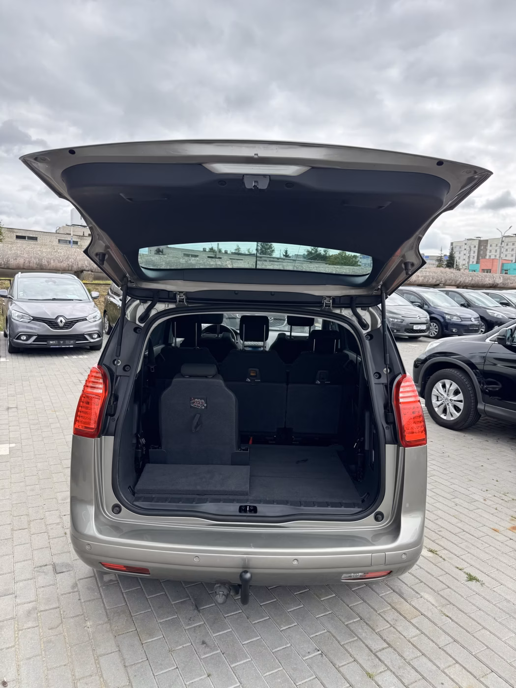 Peugeot 5008 фото 10