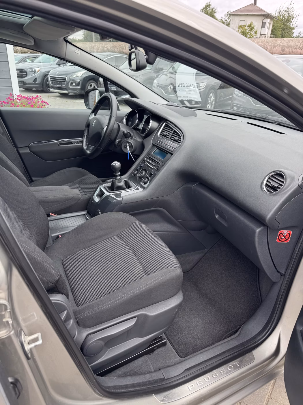 Peugeot 5008 фото 11