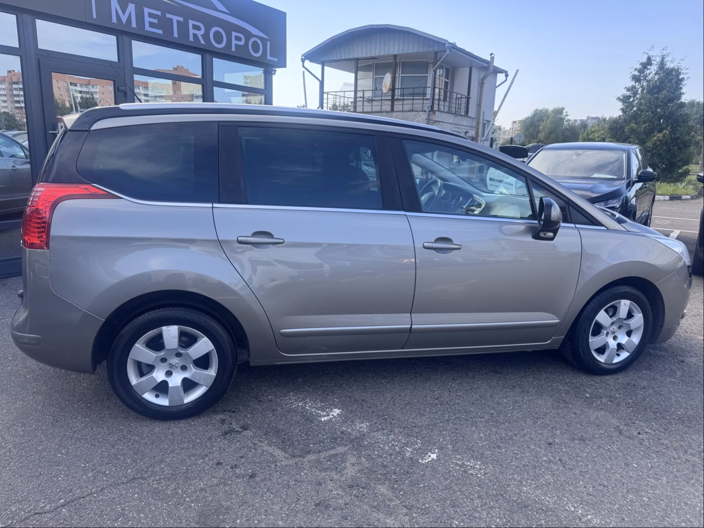 Peugeot 5008 фото 9