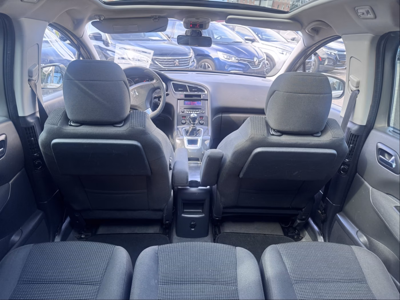 Peugeot 5008 фото 16