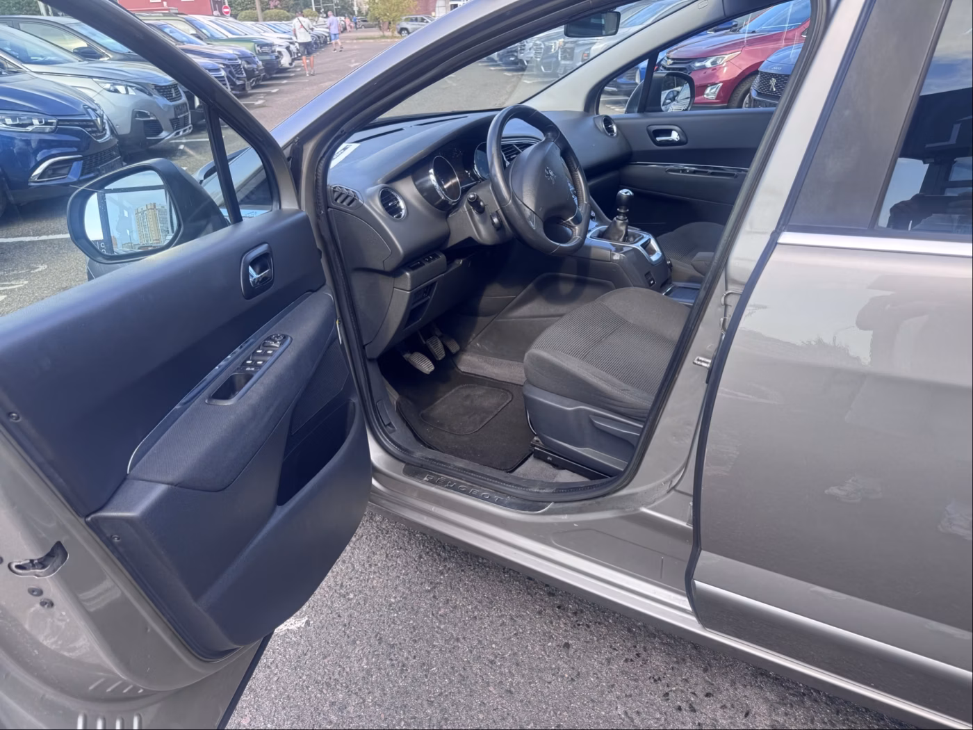 Peugeot 5008 фото 17