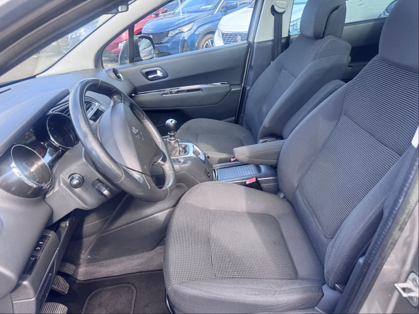 Peugeot 5008 фото 18