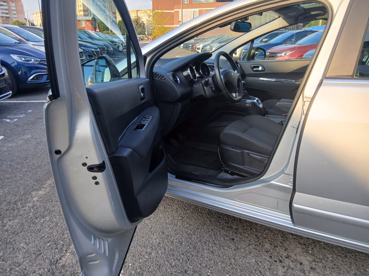 Peugeot 5008 фото 16