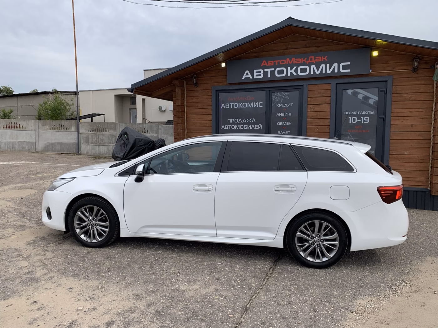 Toyota Avensis фото 2