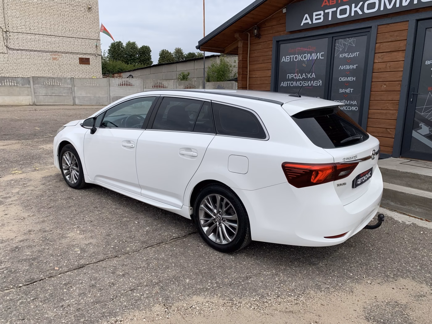 Toyota Avensis фото 3