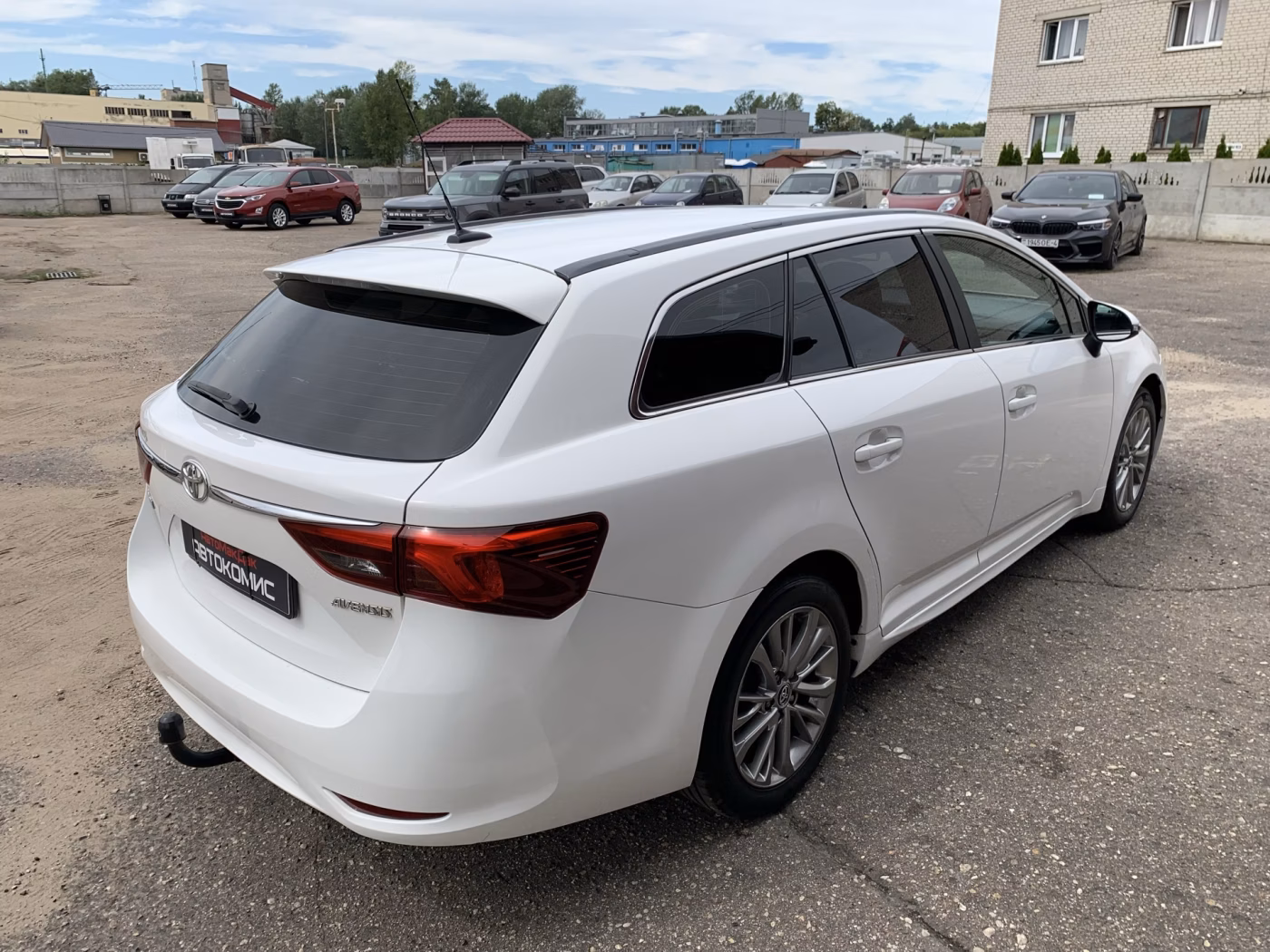 Toyota Avensis фото 5