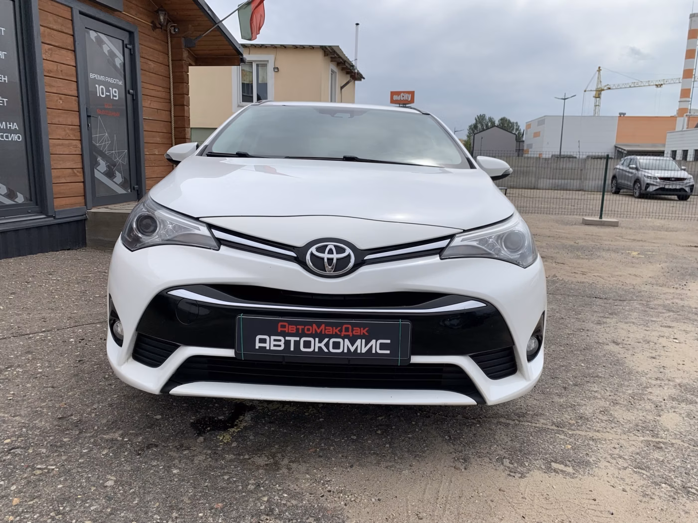 Toyota Avensis фото 7