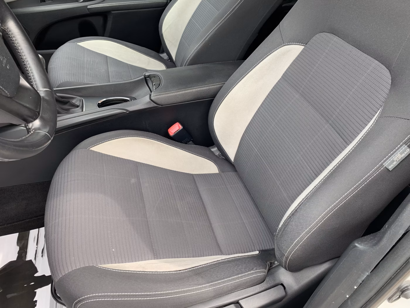 Toyota Avensis фото 10
