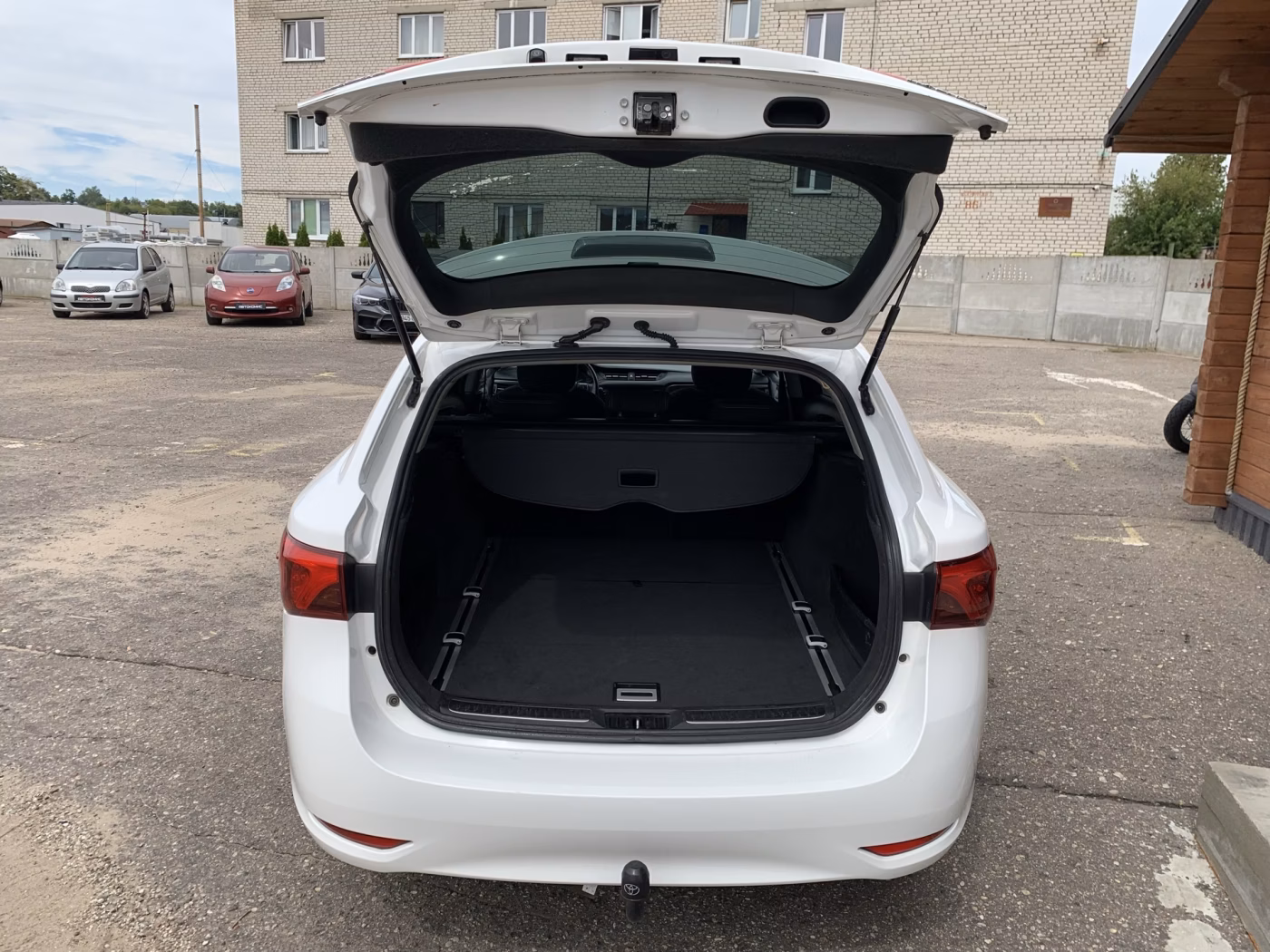 Toyota Avensis фото 14
