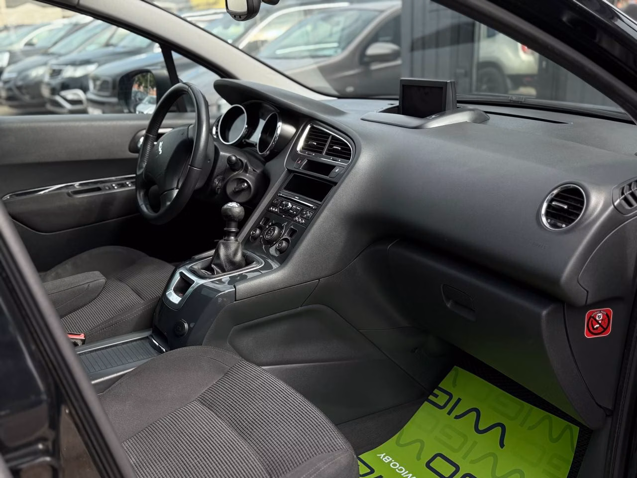 Peugeot 5008 фото 9