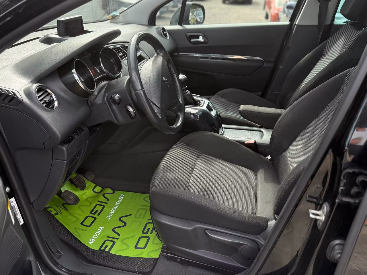 Peugeot 5008 фото 10