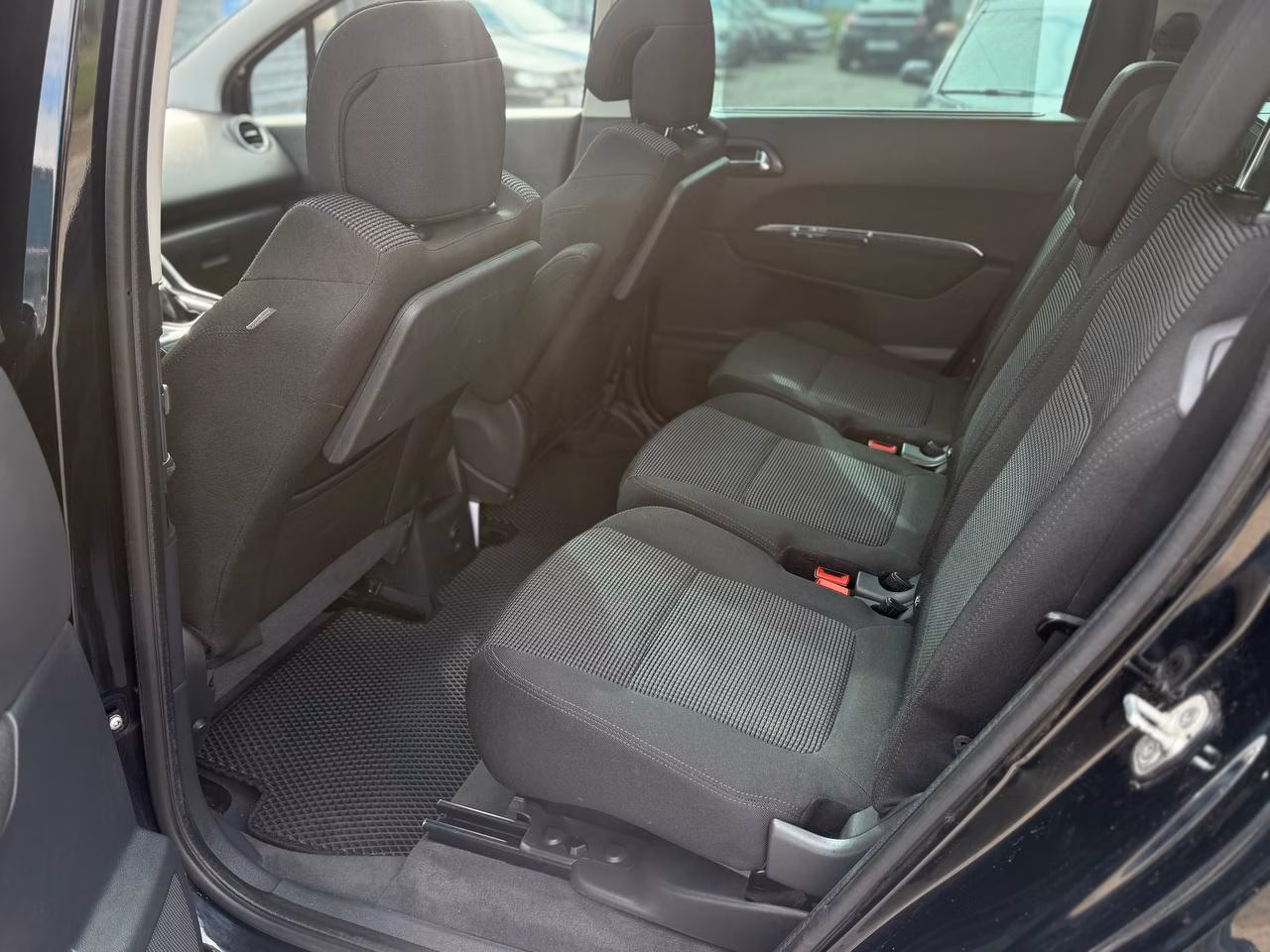 Peugeot 5008 фото 13