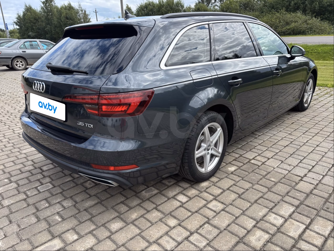 Audi A4 фото 4