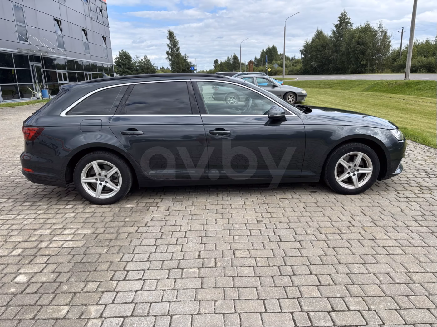 Audi A4 фото 5