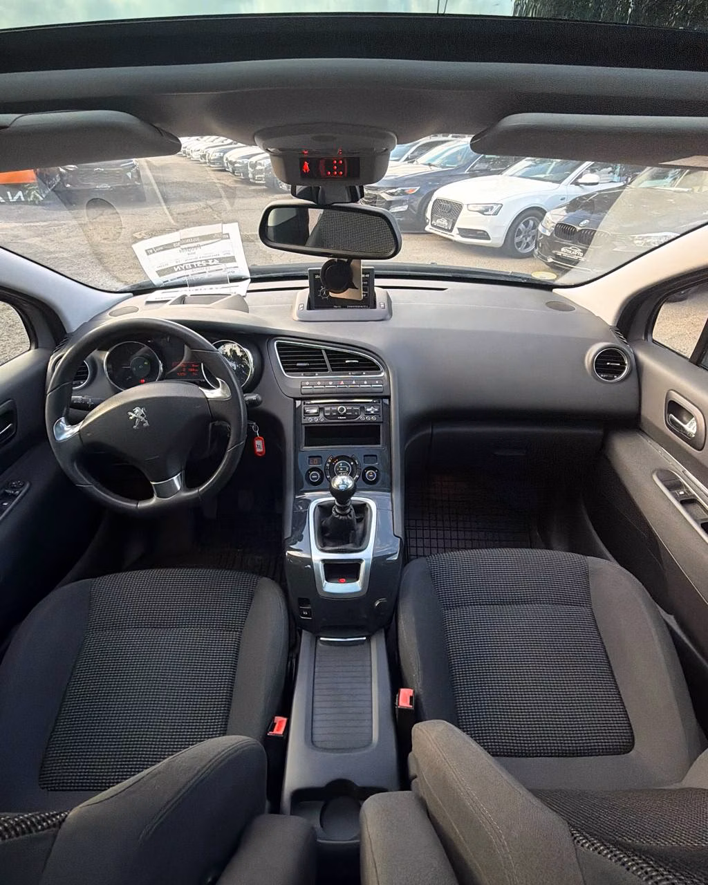 Peugeot 5008 фото 12