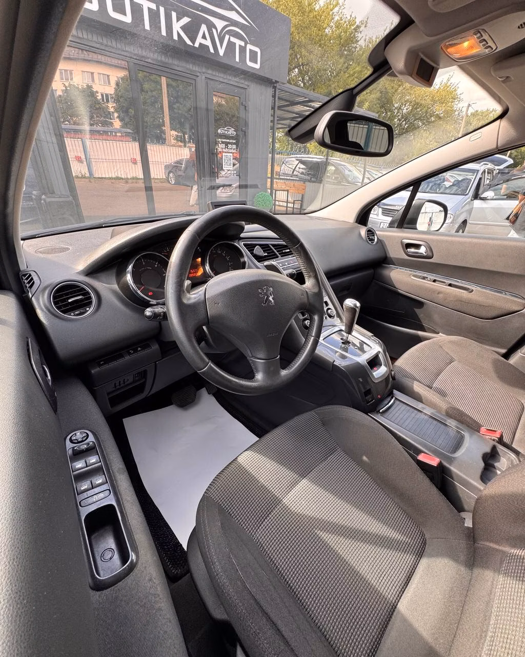 Peugeot 5008 фото 9